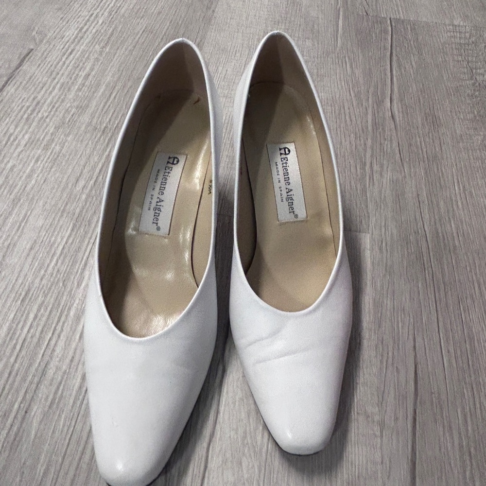 Etienne Aigner White Heeled Shoes Timeless Design
